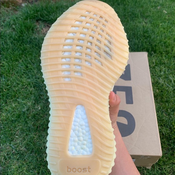 Yeezy 350 V2 butter - Picture 5 of 6